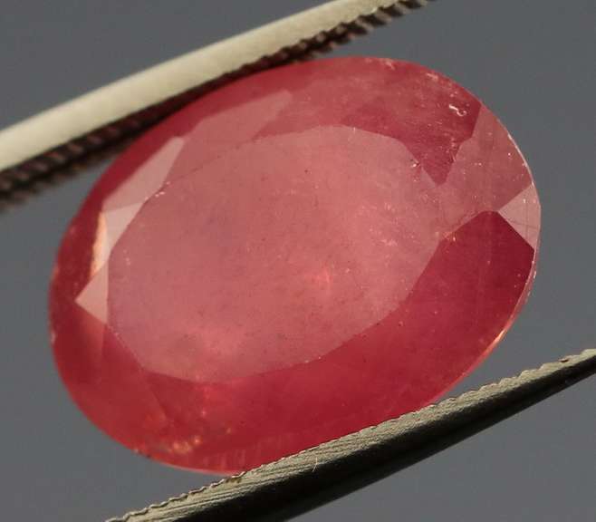 Fantastic 6.10ct oval cut bright imperial red Ruby