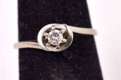 Dainty Ladies Diamond Ring in White Gold