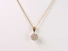 Beautiful Cluster Diamond Pendant Necklace in 14K Yellow Gold