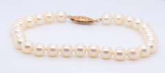 Elegant White Fresh Water Pearl Bracelet w Gold Clasp