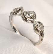 Sweet 3 Diamond Ring