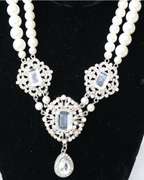 An Eye Catching Imitation Pearl Necklace and Earrings Set