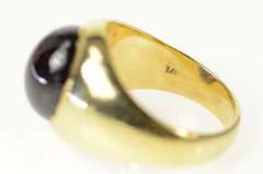 14K Yellow Gold Oval Garnet Cabochon Graduated Retro Ring