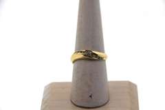 Beautiful 14k Gold Ring with Centerpiece Diamond
