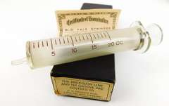 1942 B-D Yale Medical Syringe - MIB