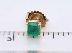 Gorgeous Emerald Stud Earrings in Yellow Gold