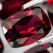 Natural 1.27ct violet red eye clean Rhodolite Garnet