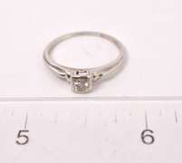 Dazzling Approx. 0.15CTS Diamon Ring in 14K White Gold