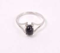 Delicate Onyx Ring in White Gold