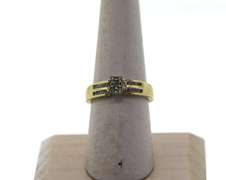 Floral Diamond Ring with 14k Gold Band and Baguette Diamonds