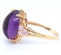 Attractive Yellow Gold 10.31ct Amethyst oval Cab Sapphire Ring