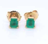 Gorgeous Emerald Stud Earrings in Yellow Gold