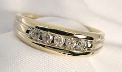 Man's WG Ring with 5 Diamonds