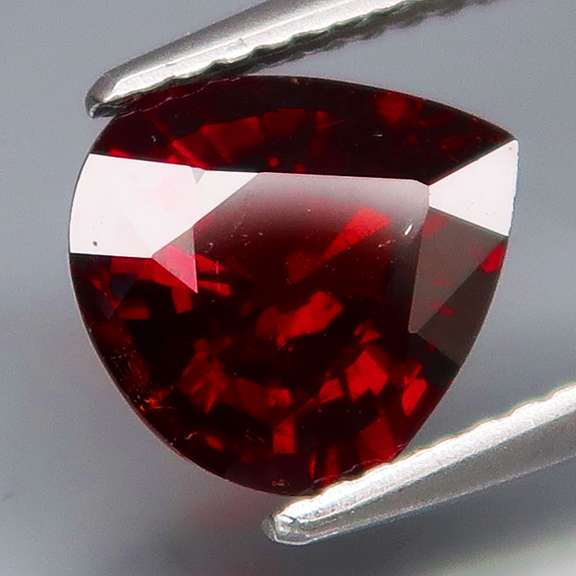 Glittering! 2.51ct red Spessartite garnet