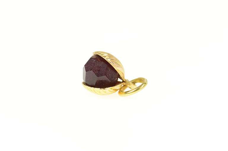 18K Yellow Gold Scallop Sea Shell Sim. Garnet Charm/Pendant