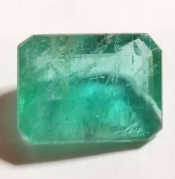 Outstanding color! 5.33ct top green Colombian Emerald