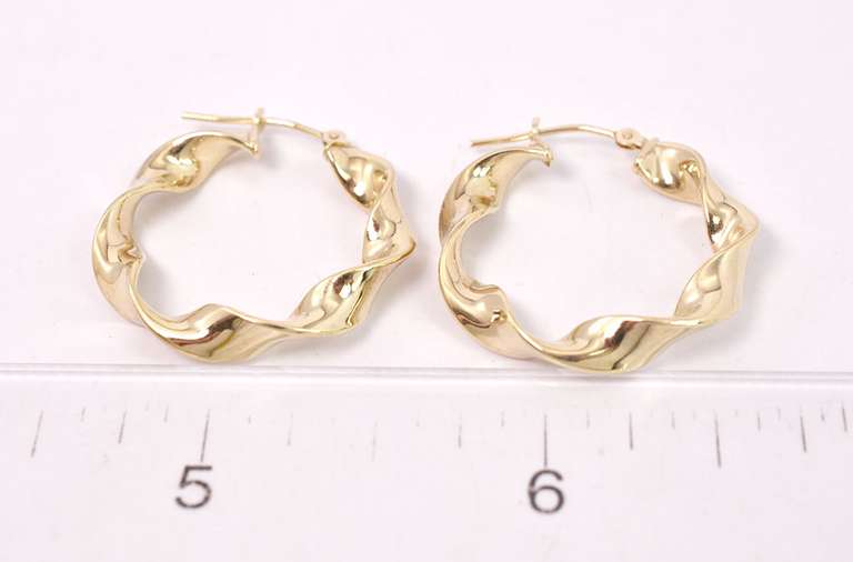 Fantastic Twisting Hoop Earrings in 14K Yellow Gold