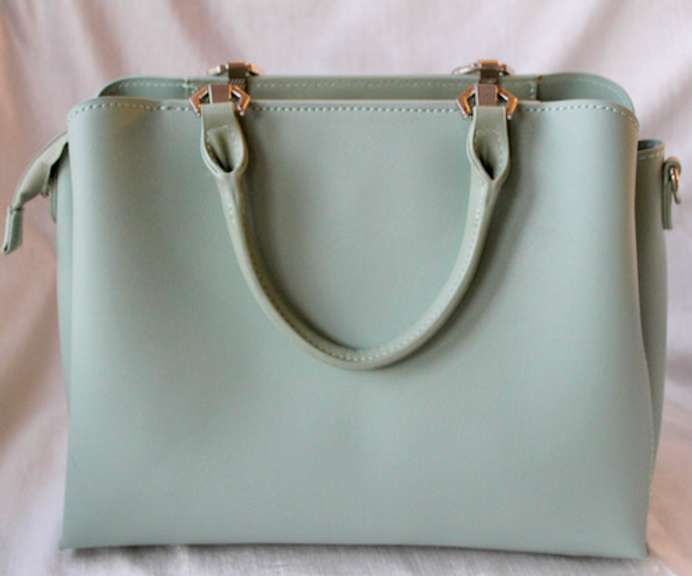 100% Fine leather Designer Style Bag