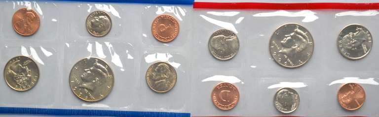 2 Each 1996 1997 2000 US Mint Sets