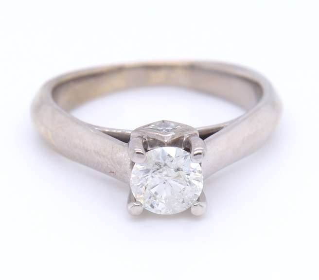 Elegant White Gold Round Brilliant Cut Diamond Ring