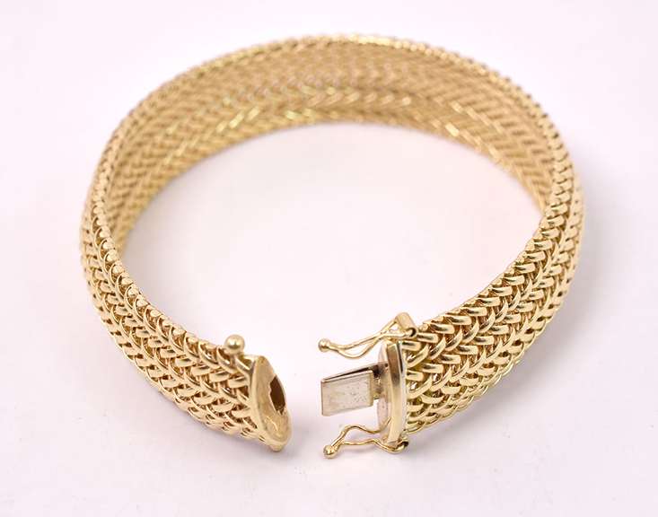 Wonderful Woven Bracelet in 14K Yellow Gold