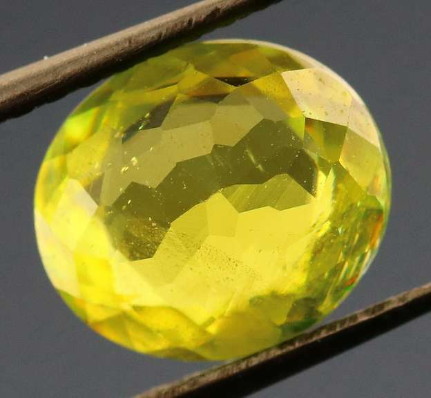 Glittering 1.30ct rainbow flashing Sphene