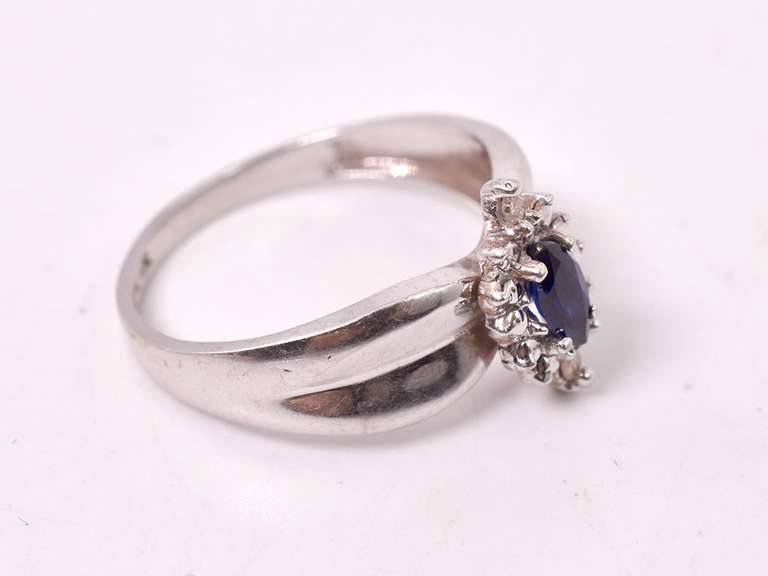 Stunning Sapphire and Diamond Ring in White Gold