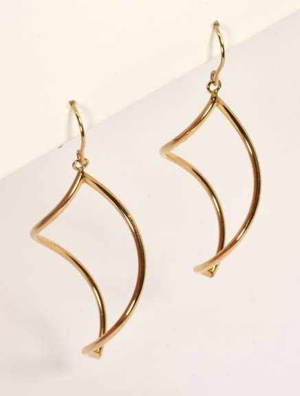 Fashionable Twist Dangle Earrings