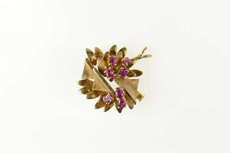 14K Yellow Gold Oval Ruby Retro Geometric Flower Cluster Pin/Brooch