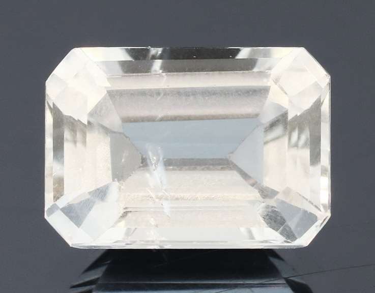 Dazzling 9.61ct diamond white Topaz
