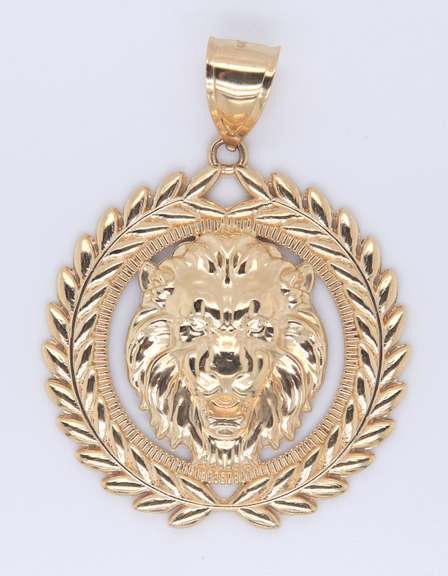Elegant Yellow Gold Lion Head Pendant
