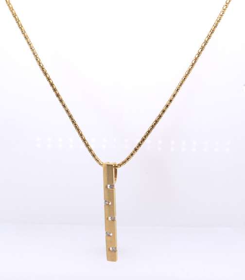 Fashionable Stick Diamond Necklace