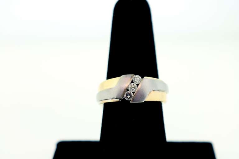 MENS WHITE AND YELLOW 14 KT DIAMOND BAND