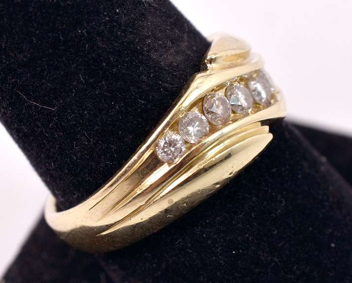 Magnificent Men's Diamond Ring in 14K Yellow Gold