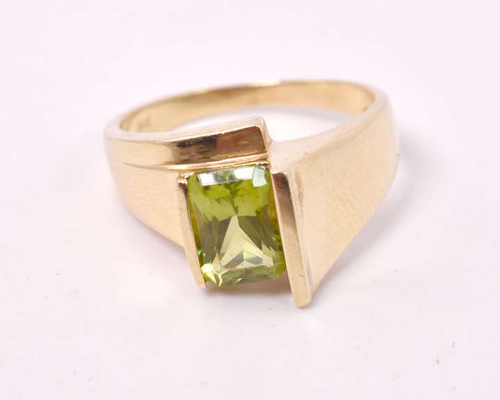 Precious Peridot Ring in 14K Yellow Gold