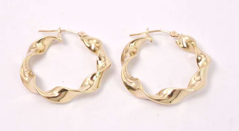 Fantastic Twisting Hoop Earrings in 14K Yellow Gold