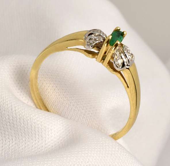 Sweet Feminine Emerald Ring