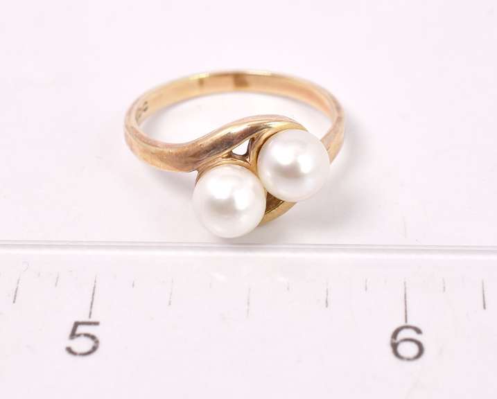 Wonderful Double Pearl Ring in Yellow Gold