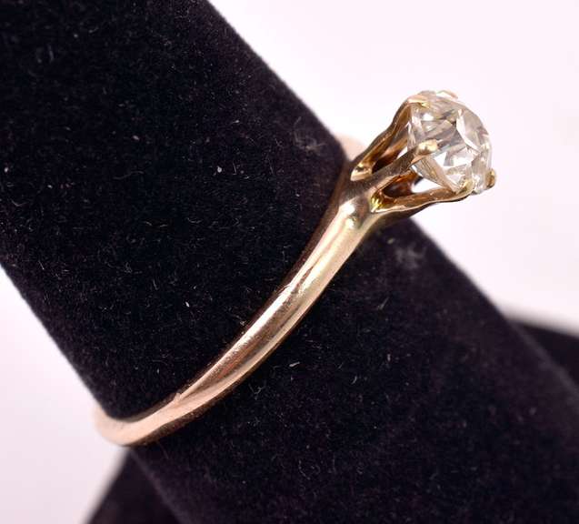 Beautiful Vintage Approx. 0.68CTS Solitaire Diamond Ring in 14K Yellow Gold