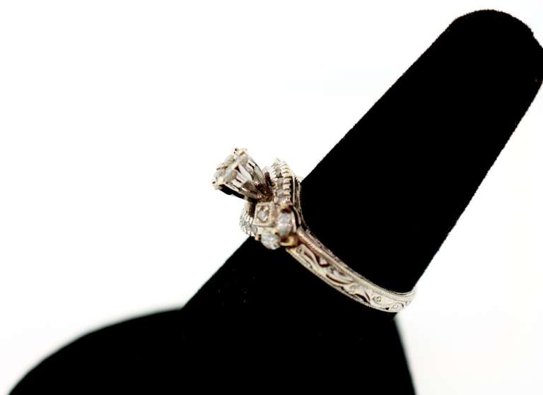 LADIES 14 KT WHITE GOLD DIAMOND RING