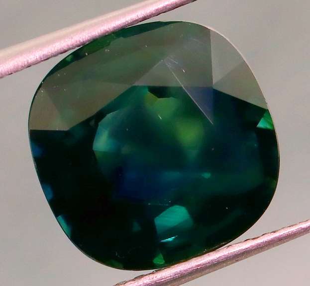 Heated only! 4.78ct blue green Sapphire