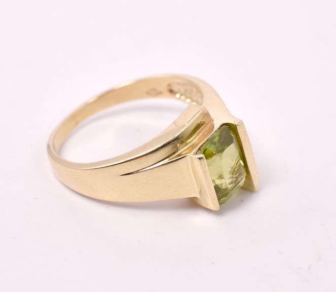 Precious Peridot Ring in 14K Yellow Gold