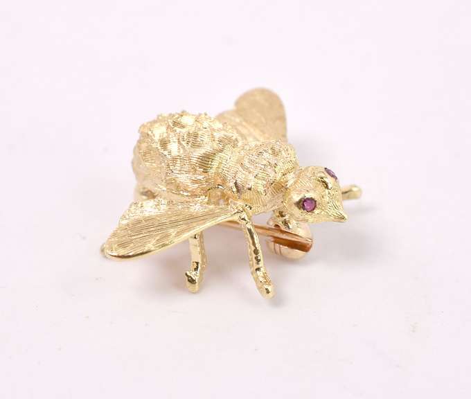 Luxurious "Fly" Pin with Rubies in 14K Yellow Gold
