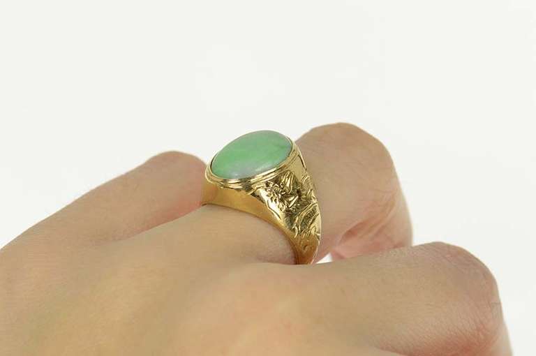 18K Yellow Gold Oval Jade Ornate Etched Chinese Dragon Ring