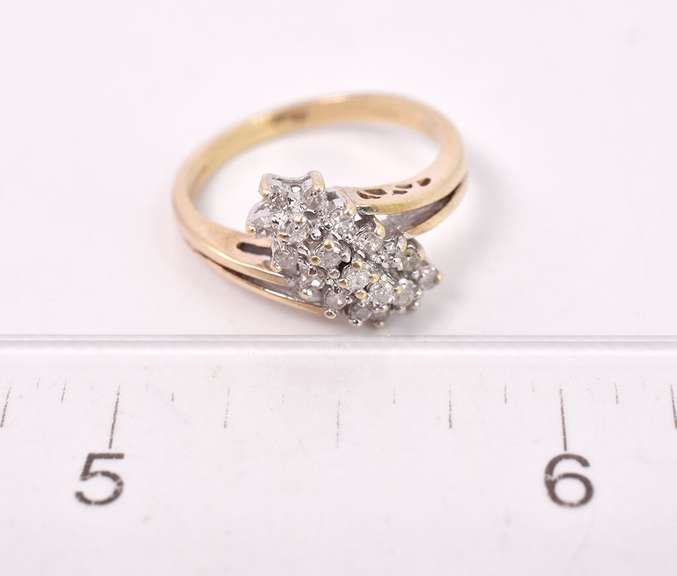 Amazing Diamond Cluster Ring in Yellow Gold