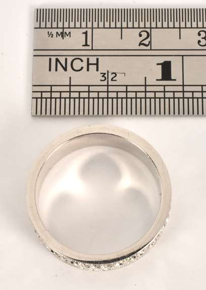 Fascinating 14k White Gold Band