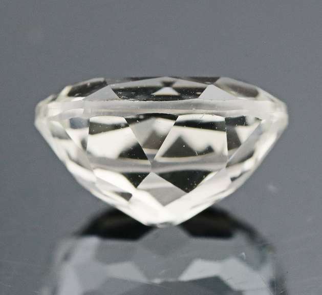 Gorgeous 6.40ct diamond white Topaz
