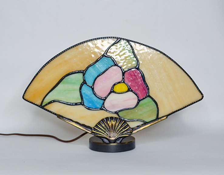Vintage Fan Table Lamp With Mosaic Flower Pattern, Brass Frame and Metal Base