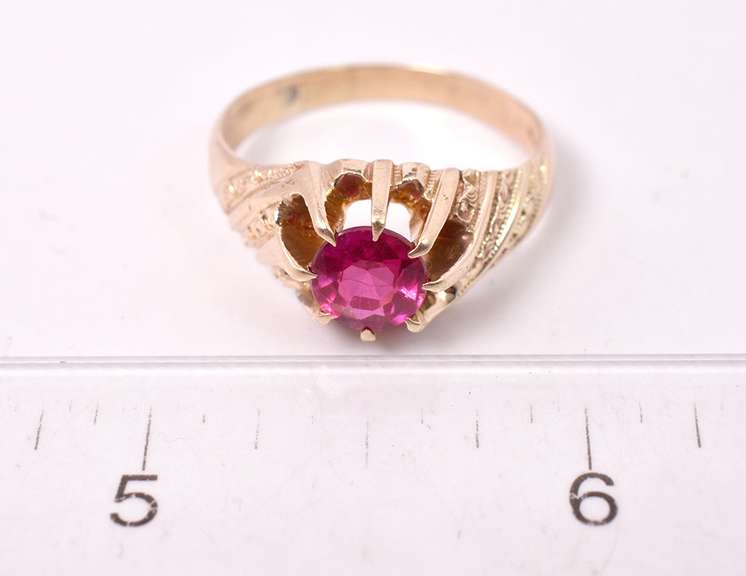 Ravishing Ruby Ring in Yellow Gold