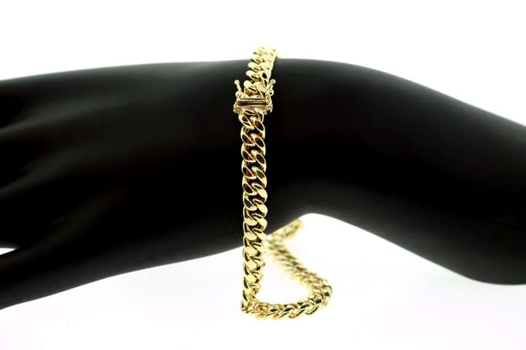 Trendy 10kt Yellow Gold Curb Bracelet